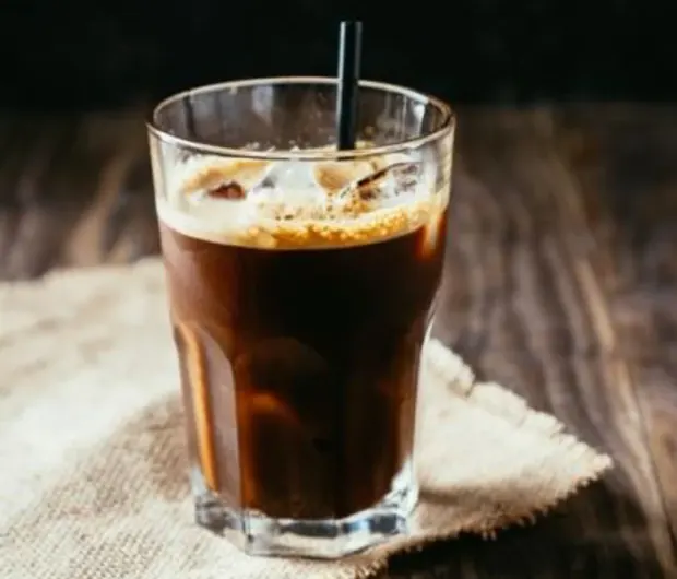 Americano Rocas — Café con Ángel